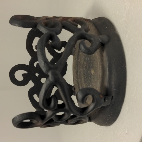Vintage Cast Iron Candle/ Wine Bottle Holder - Picture 6 of 7